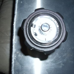Fuel tank with cap gauge